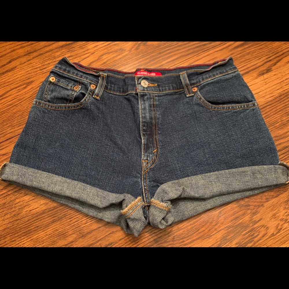 Levi’s 550 dark blue cutoff jean shorts size 10